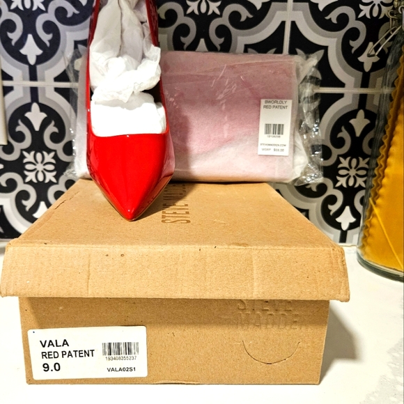 Steve Maddden VALA RED PATENT HEELS size 9 & BWORLDLY RED PATENT 18109298 Clutch - Picture 6 of 16